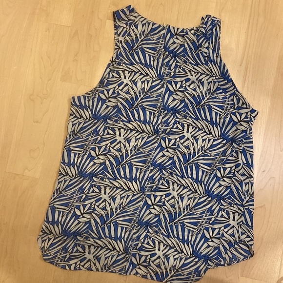 Audrey & Celine light weight sleeveless top. M - Picture 4 of 6